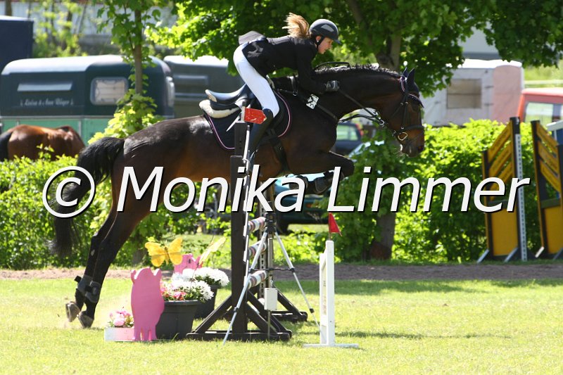 204M1221_Kaitana_Kellner Kristina_Spring_Ax.JPG